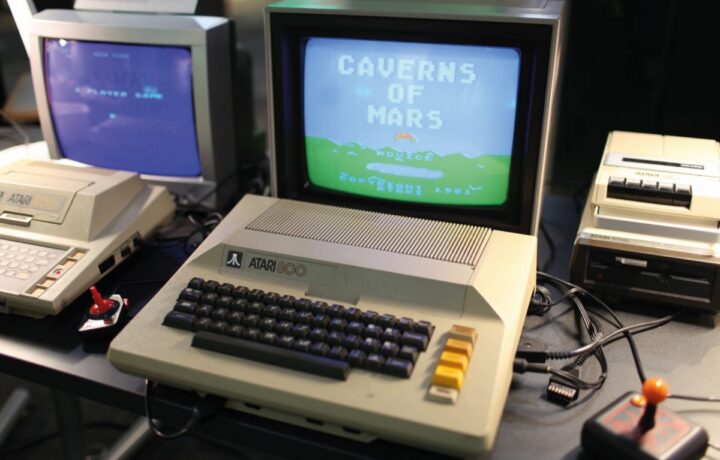 Mikroračunalnik Atari 800.