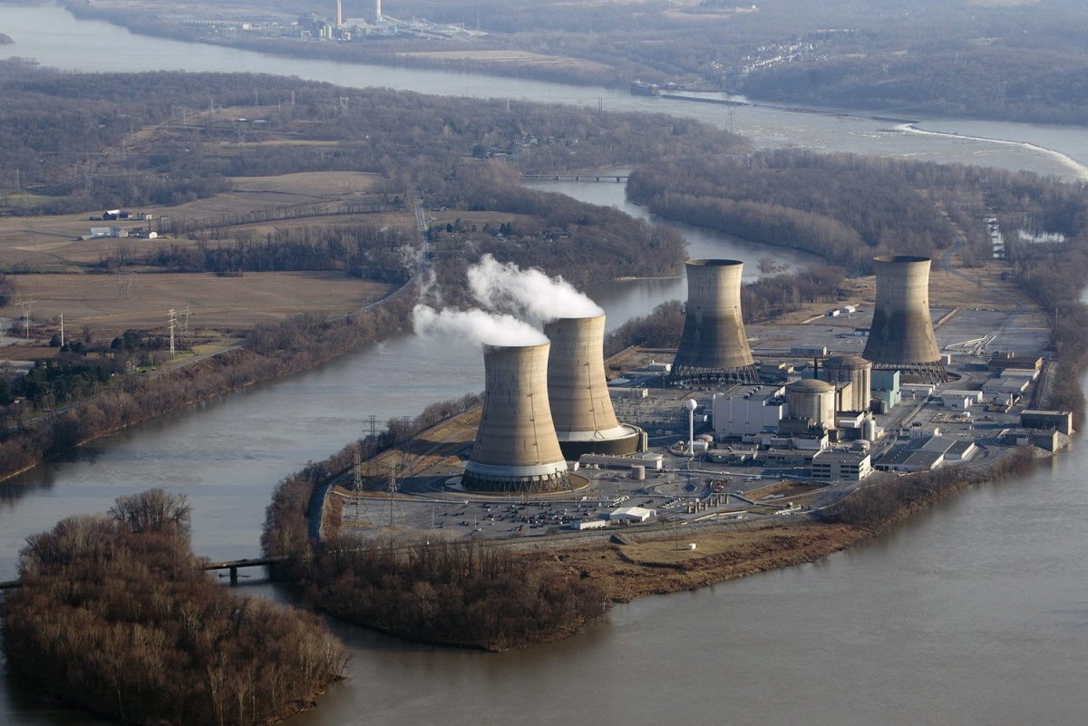 Microsoft je leta 2024 podpisal dogovor o odkupu električne energije iz elektrarne Three Mile Island, če jim jo bo uspelo ponovno zagnati.