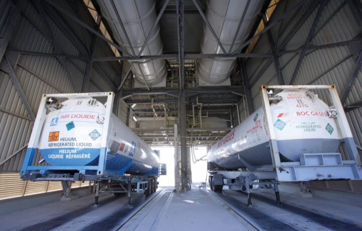 Cisterne za transport utekočinjenega helija. Slika: QatarEnergy