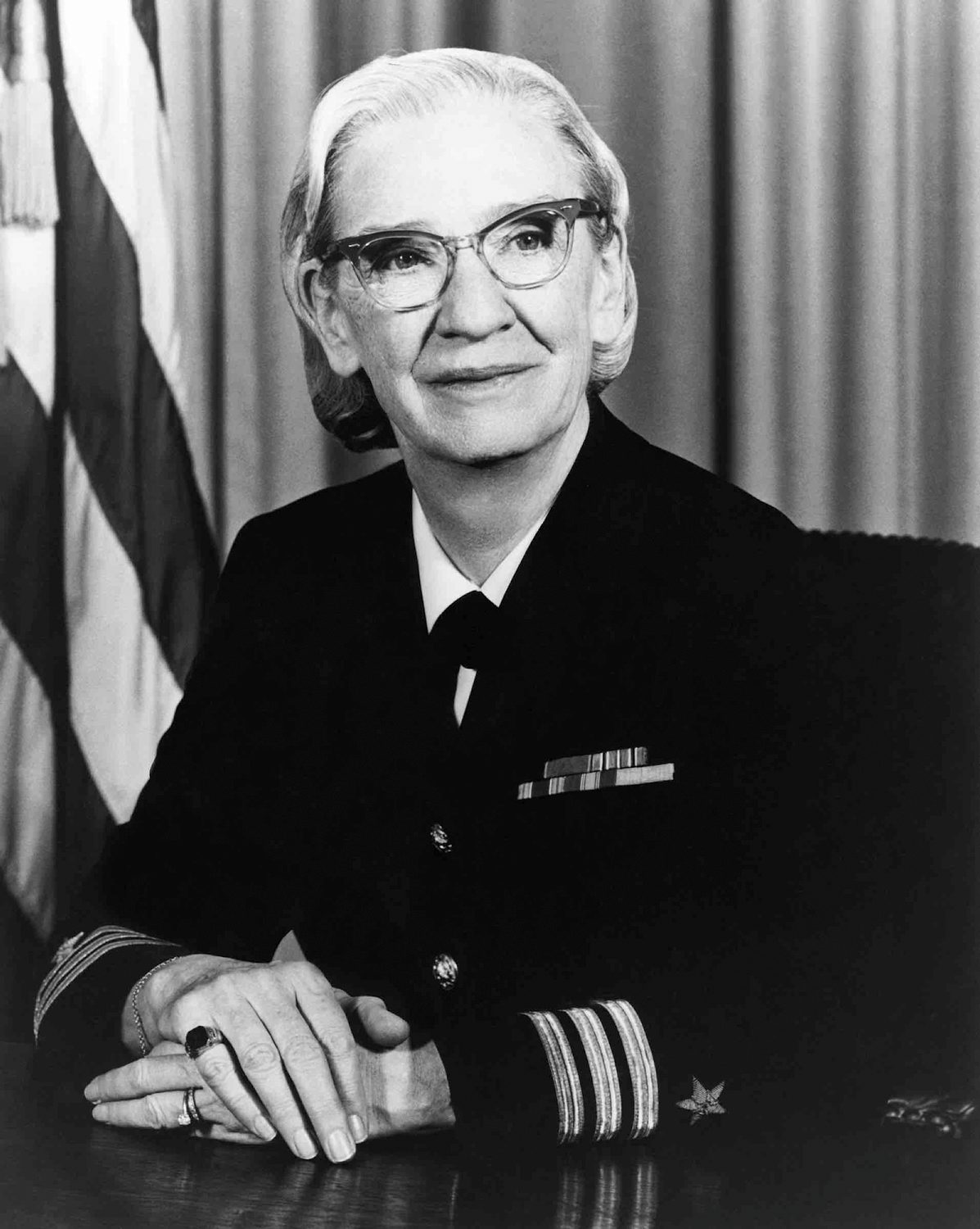 Pionirka računalništva Grace Brewster Murray Hopper se je v zgodovino zapisala kot mati programskega jezika COBOL. Danes je »Grace Hopper« razvojno ime ene izmed generacij NVidiinih čipov.