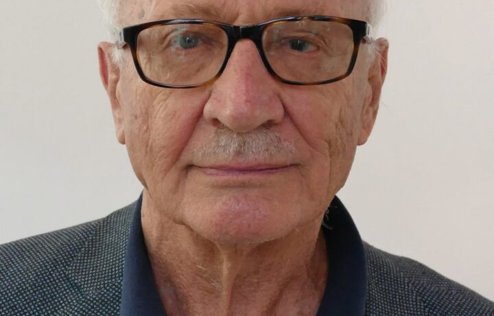 Ključna osebnost slovenske umetne inteligence je profesor Ivan Bratko.