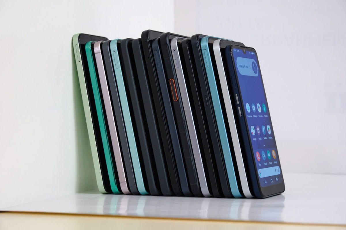 Test telefonov do 300 evrov - Skoraj duopol, vendar raznolik