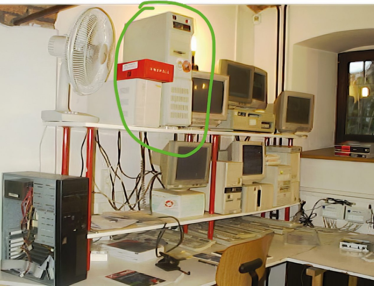 Prvi omrežni strežnik za potrebe Monitorjevega Laboratorija – Netware 3.12. Letnik 1996.