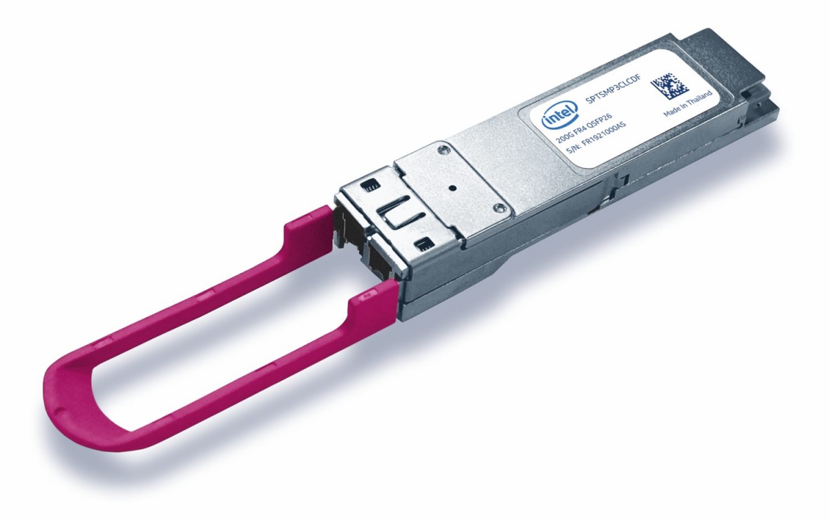 Intel si lahko lasti mnoge zasluge za prodor optičnih pretvornikov. Raziskave modrega velikana so bile po letu 2000 ključne za razvoj silicijevih modulatorjev. Leta 2016 je predstavil prve pretvornike, takrat še hitrosti 100 Gb/s.