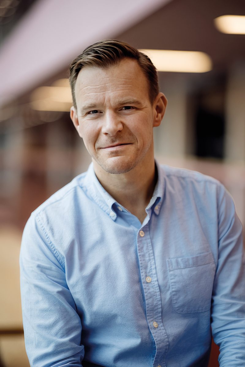 Danski psihiater Søren Dinesen Østergaard je leta 2023 prvi uporabil termin UI-psihoza.