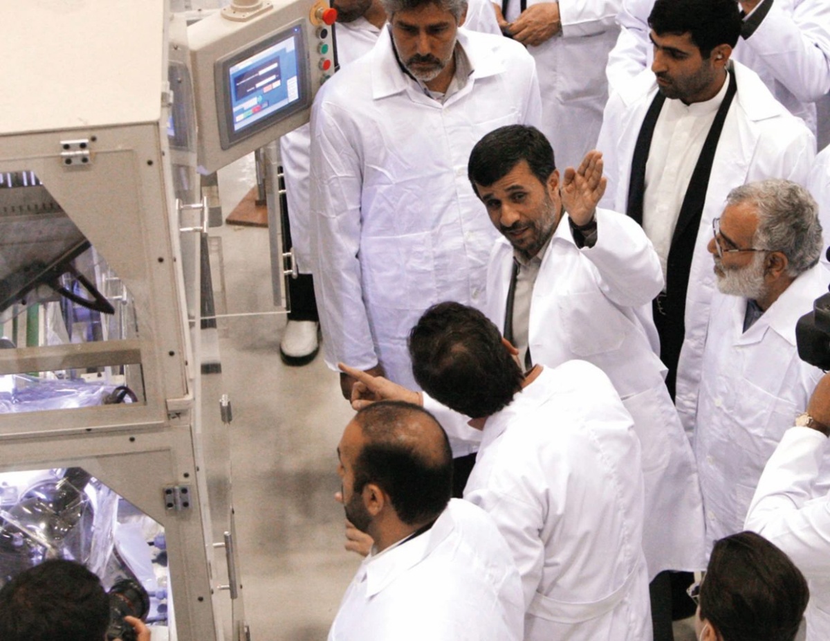 StuxNet je bila prva kibernetska bomba v zgodovini. Iran je oškodovala za 10 milijonov ameriških dolarjev in dve leti napredka pri razvoju jedrskega orožja.