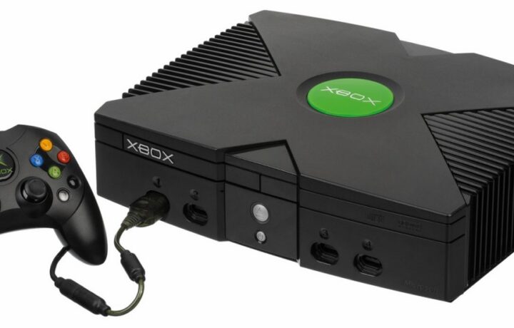Microsoft se je v boj za prevlado na igričarskem trgu spustil leta 2001 s konzolo, ki je obljubljala tako moč kot udobje.